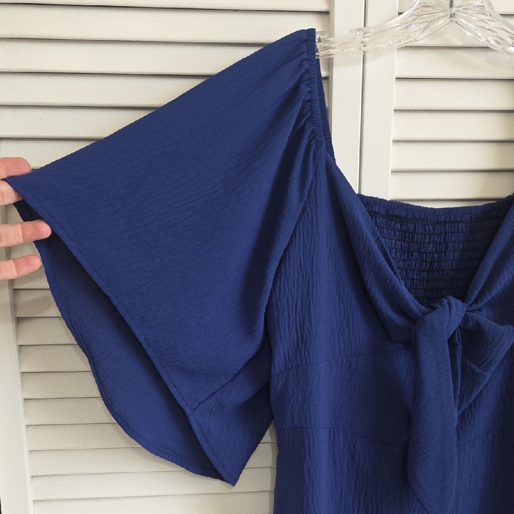 Elegant Blue Dress with Bow Detail - Picture 2 of 7